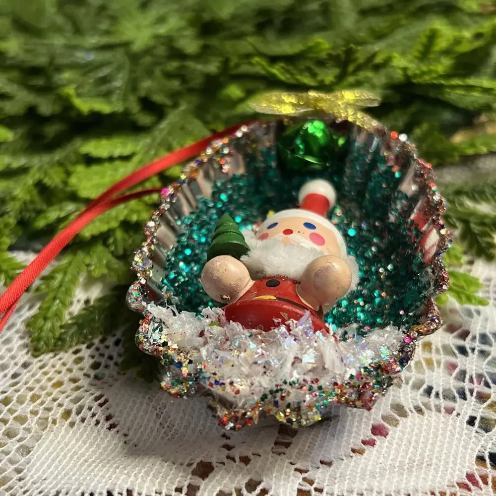 Vintage Oval Tart Tin Santa Claus Diorama Mid Century Style Glitter Ornament